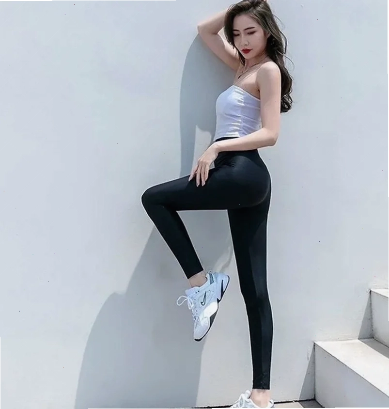 gái xinh mặc legging sống động