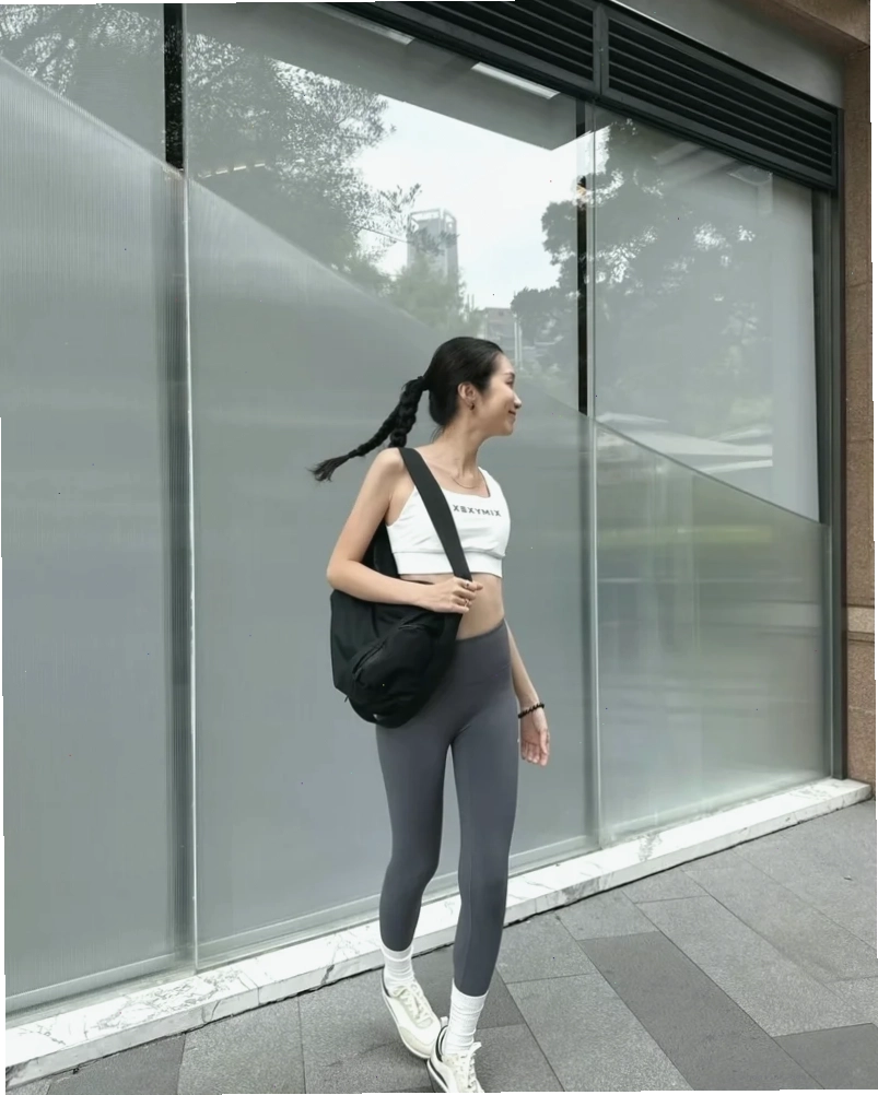 gái xinh mặc legging tập gym
