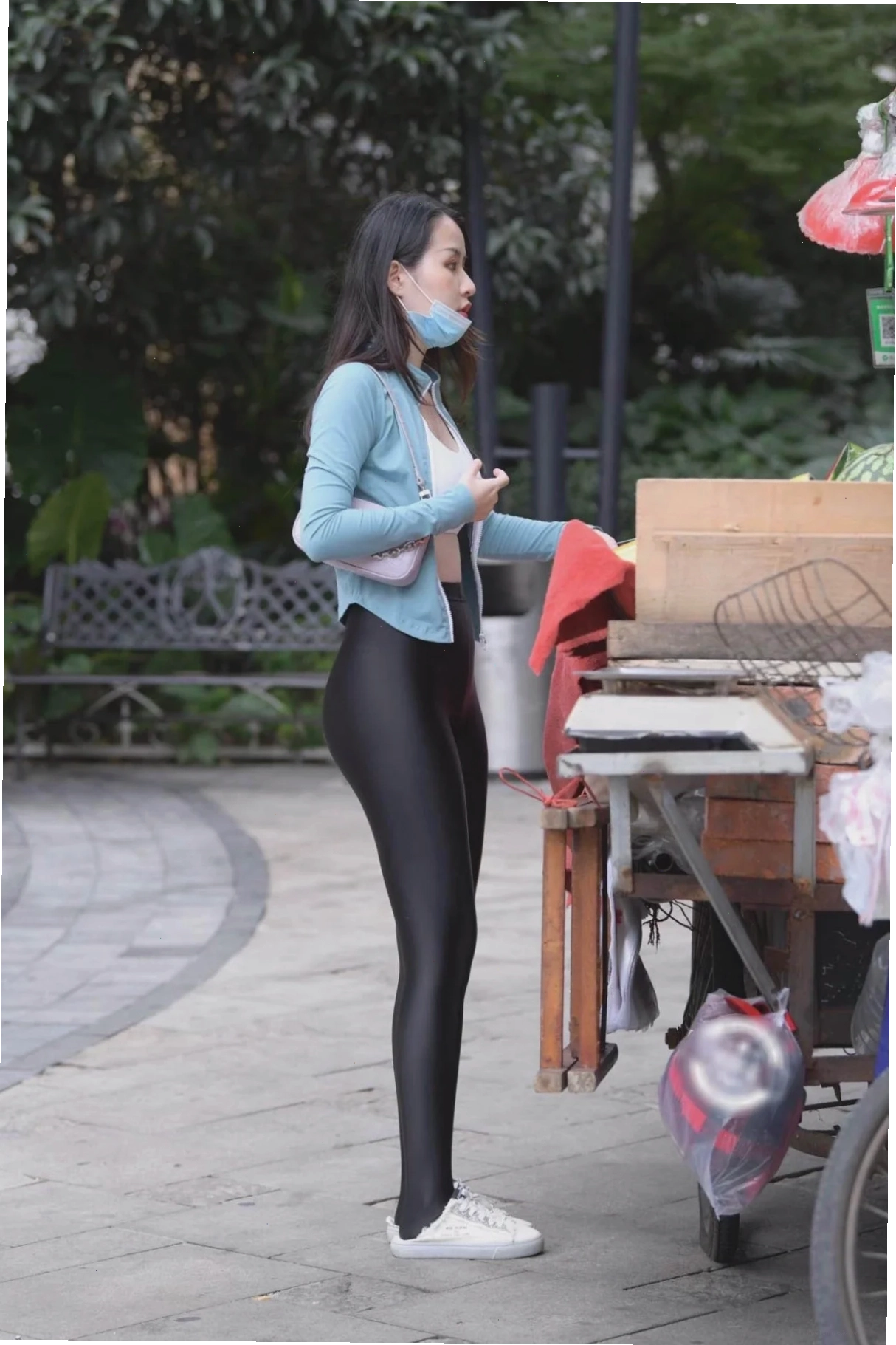 gái xinh mặc legging tự nhiên