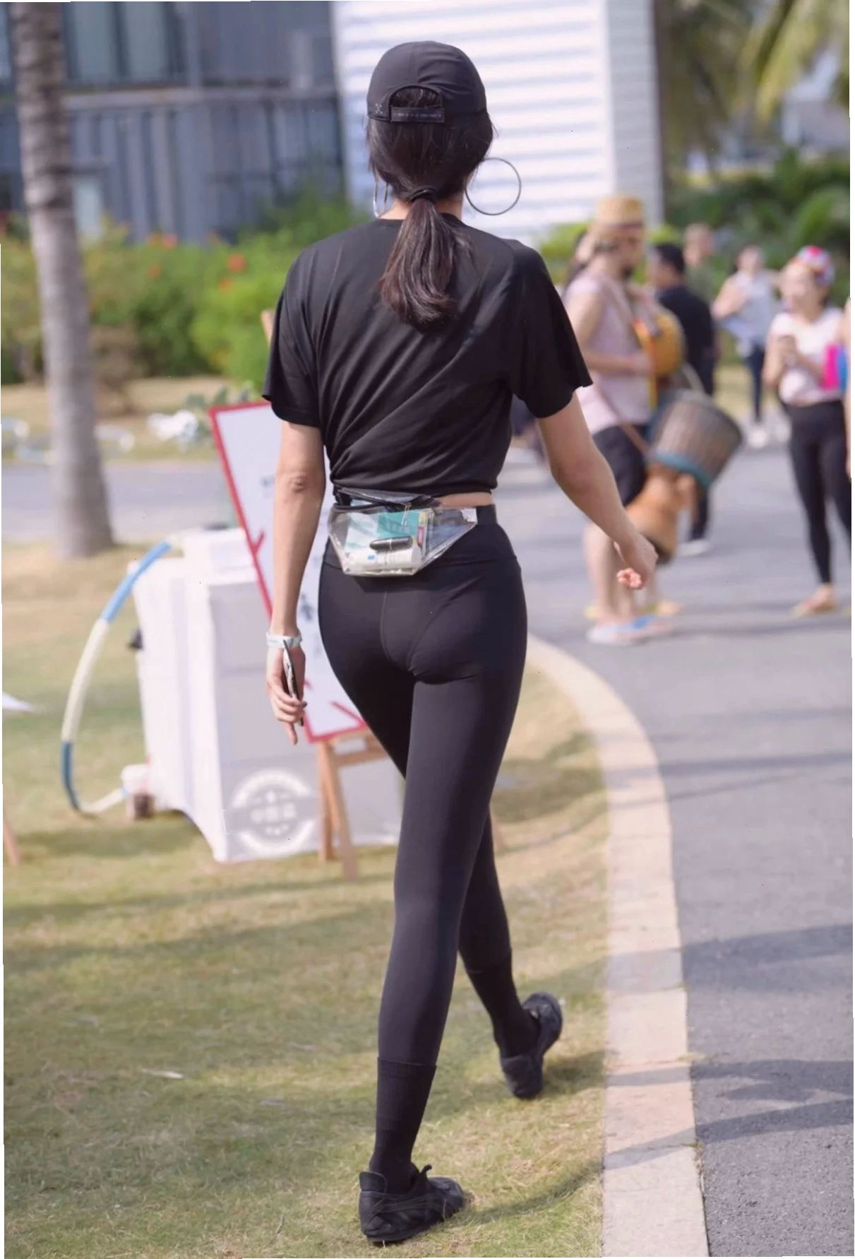 gái xinh mặc legging tự nhiên