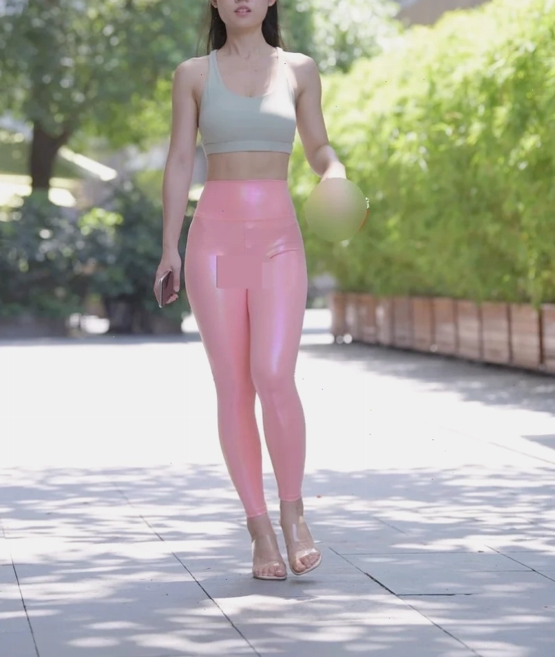 gái xinh mặc legging tự tin