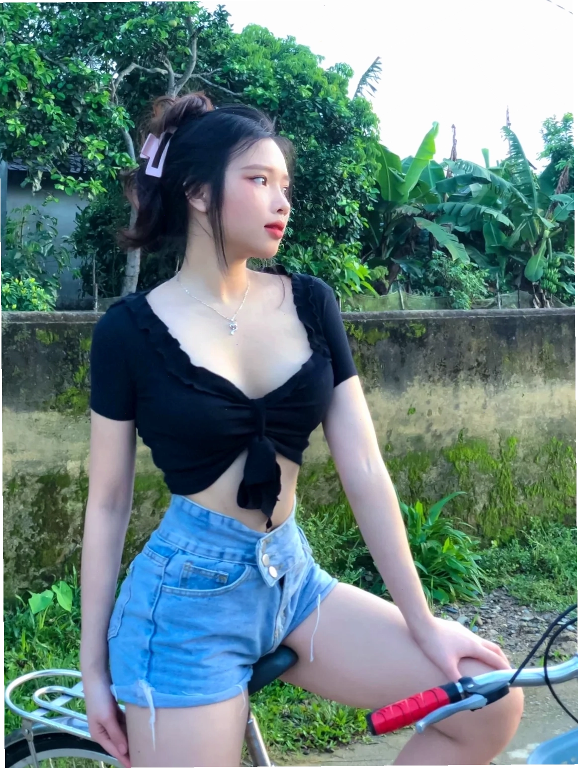 Gái xinh mặc nội y gợi cảm