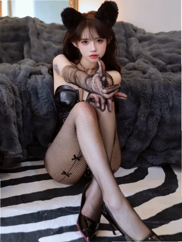 gái xinh mặc quần lưới sang trọng