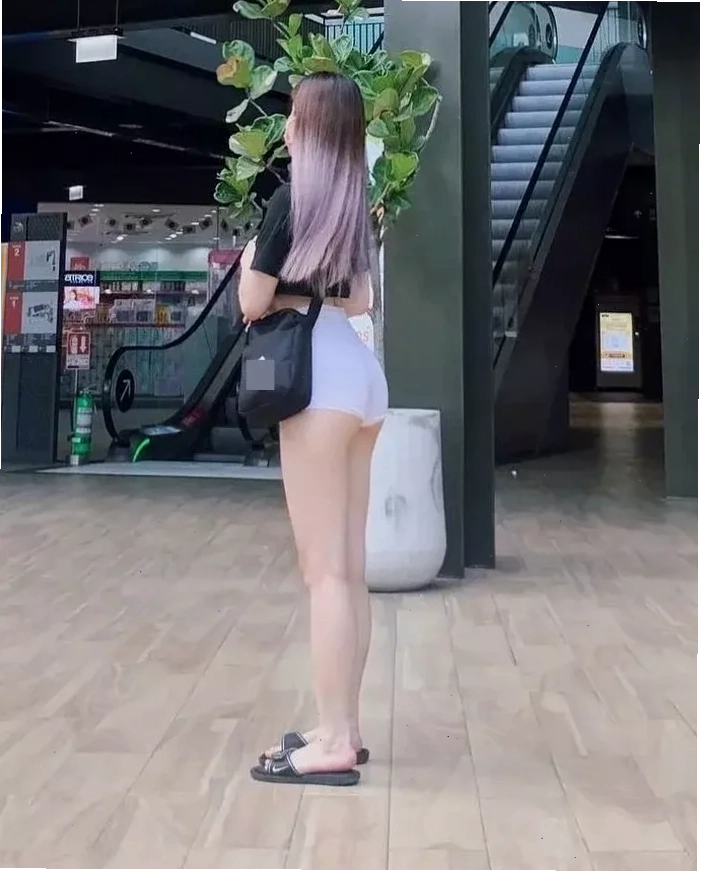 gái xinh mặc quần ngắn lộ mu