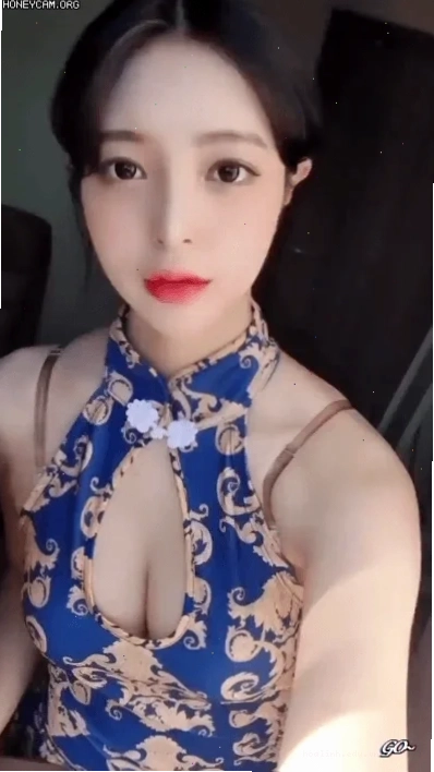 gái xinh mặc sườn xám cổ cao
