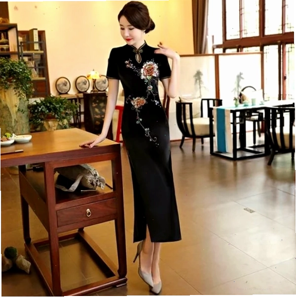 gái xinh mặc sườn xám hiện đại