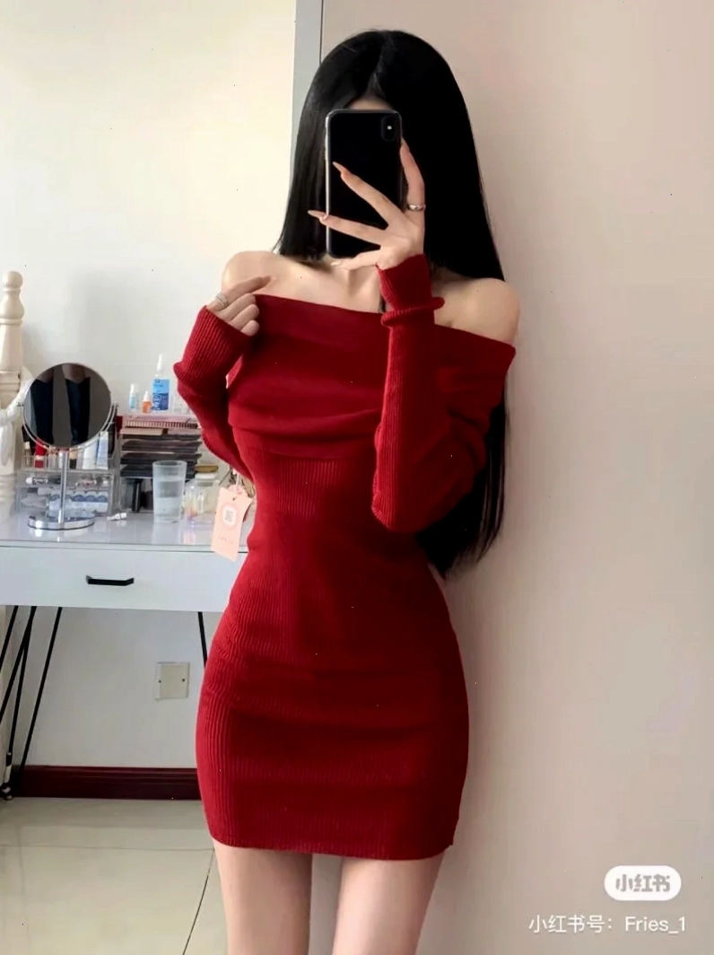 gái xinh mặc váy body ngắn năng động