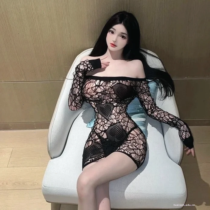 gái xinh mặc váy lưới cùng áo hai dây