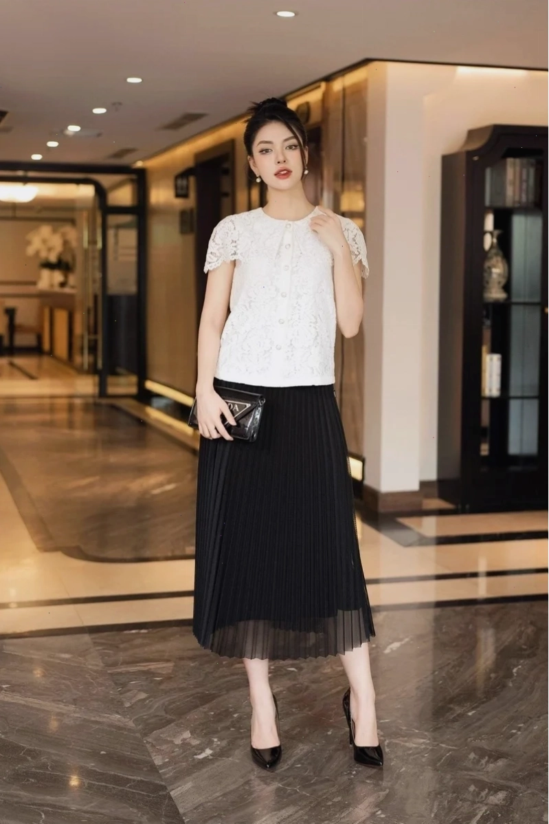 gái xinh mặc váy lưới cùng áo sơ mi