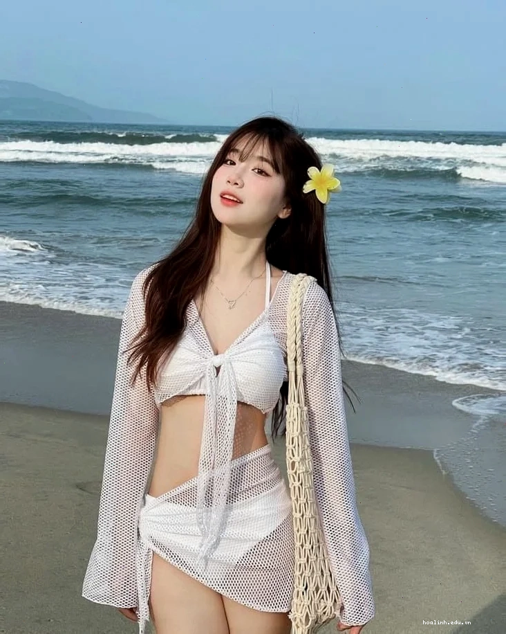 gái xinh mặc váy lưới dáng mini