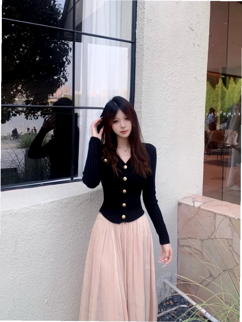 gái xinh mặc váy lưới năng động