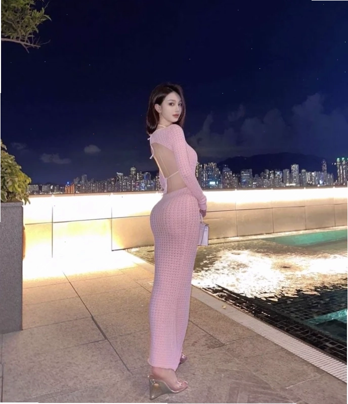 gái xinh mặc váy lưới phối đồ streetwear
