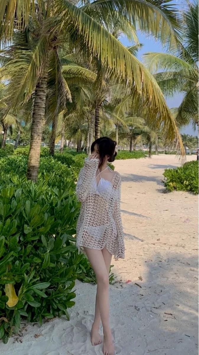 gái xinh mặc váy lưới sành điệu