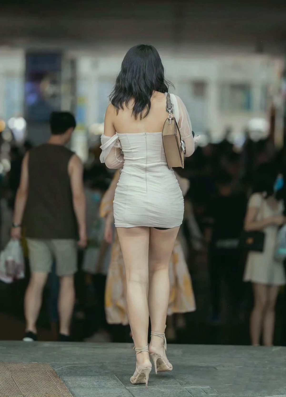 gái xinh mặc váy ngắn bó sát rạng rỡ gái xinh mặc váy ngắn bó sát trẻ trung