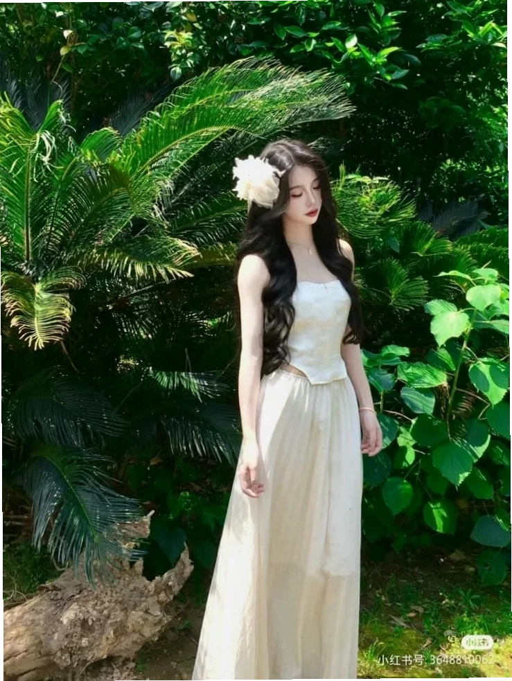 gái xinh mặc váy ngắn chân dài cá tính