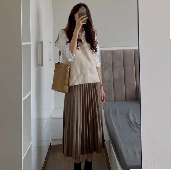 gái xinh mặc váy ngắn chân dài thời trang