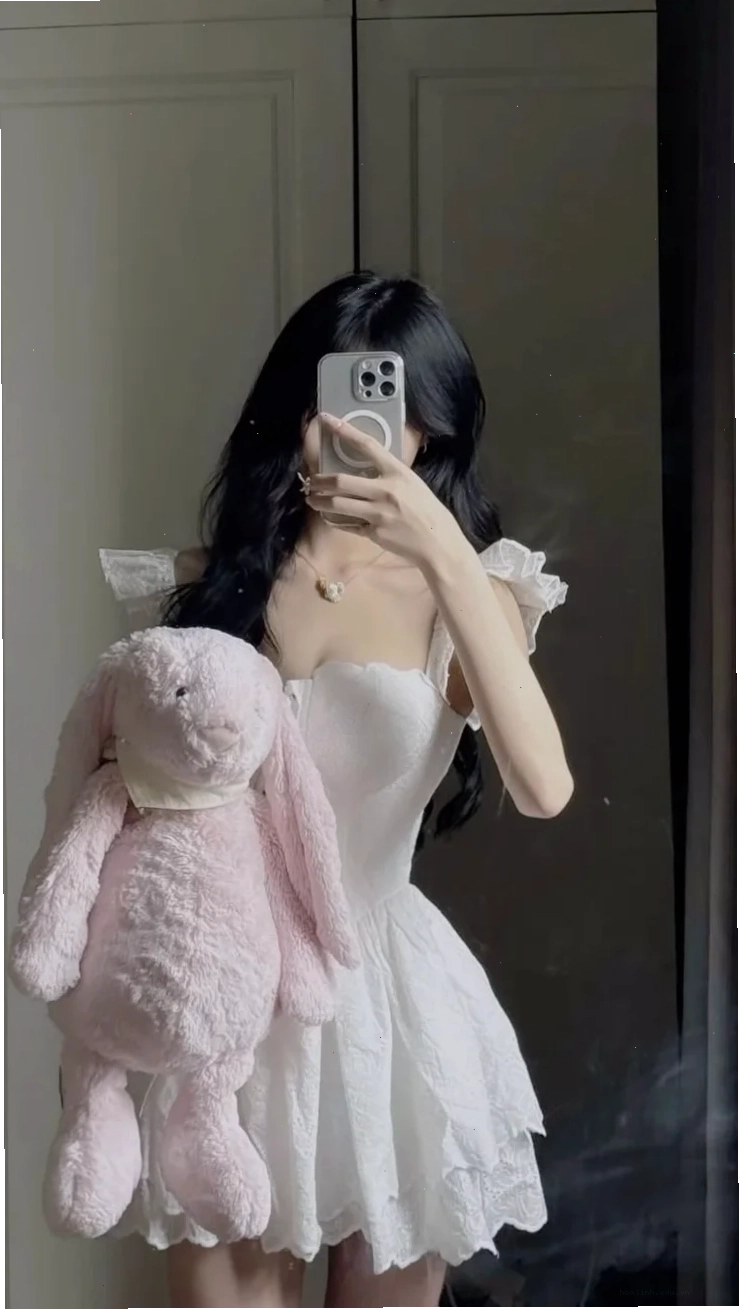gái xinh mặc váy ngắn gợi cảm