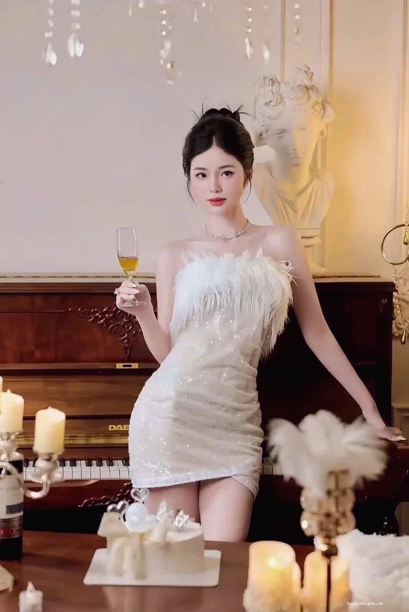 gái xinh mặc váy ngắn gợi cảm