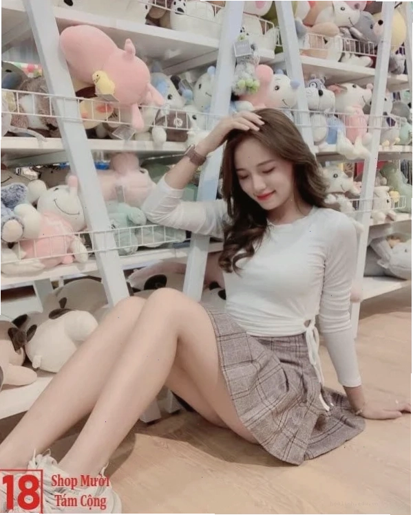 gái xinh mặc váy ngắn gợi cảm