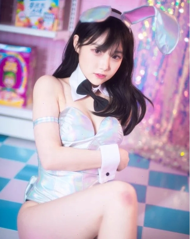 gái xinh mặc váy ngắn gợi cảm