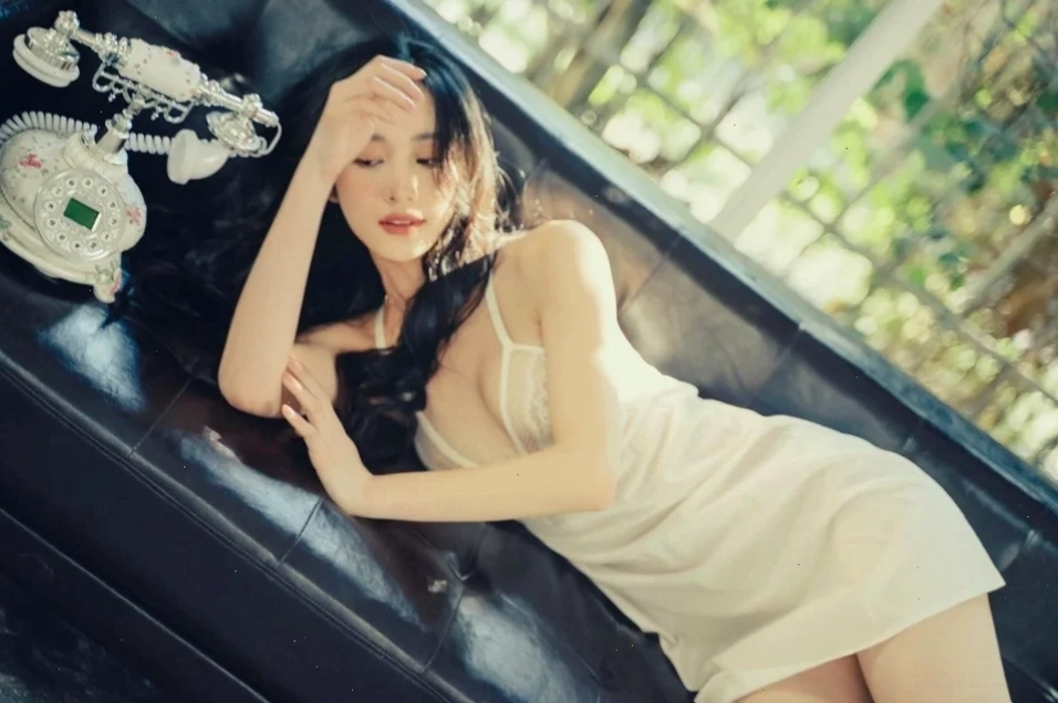 Váy ngủ ren trong suốt Gái xinh mặc váy ngủ trong suốt nhẹ nhàng
