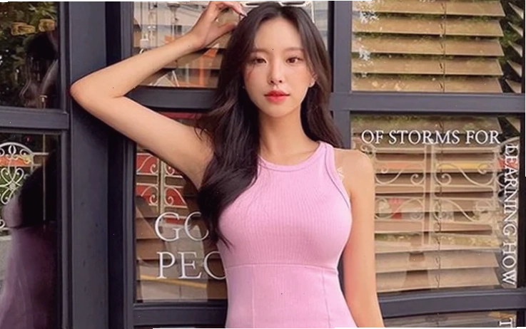 gái xinh mặc váy ôm 18