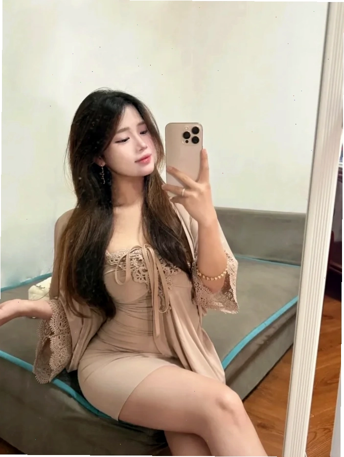 gái xinh sexy hở hang với nét sang trọng