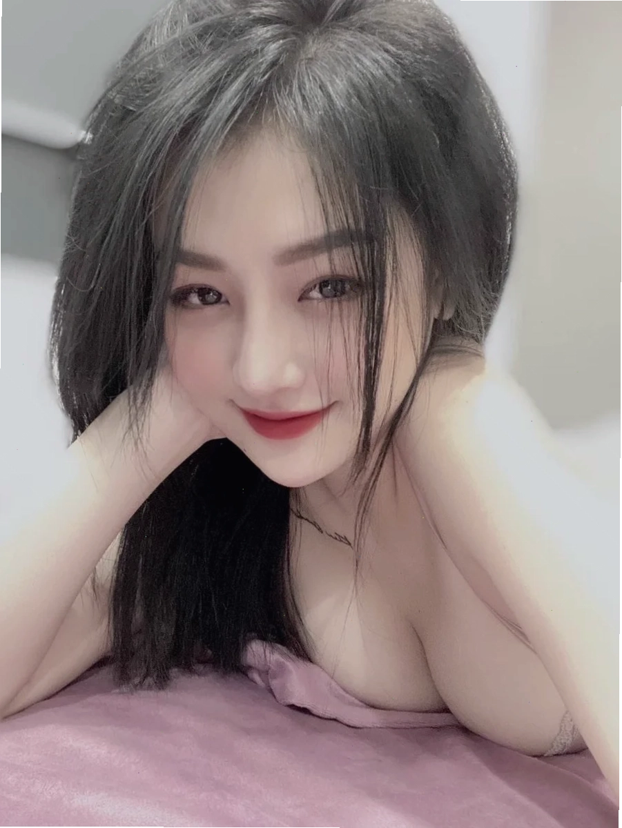 gái xinh to tròn dạo phố