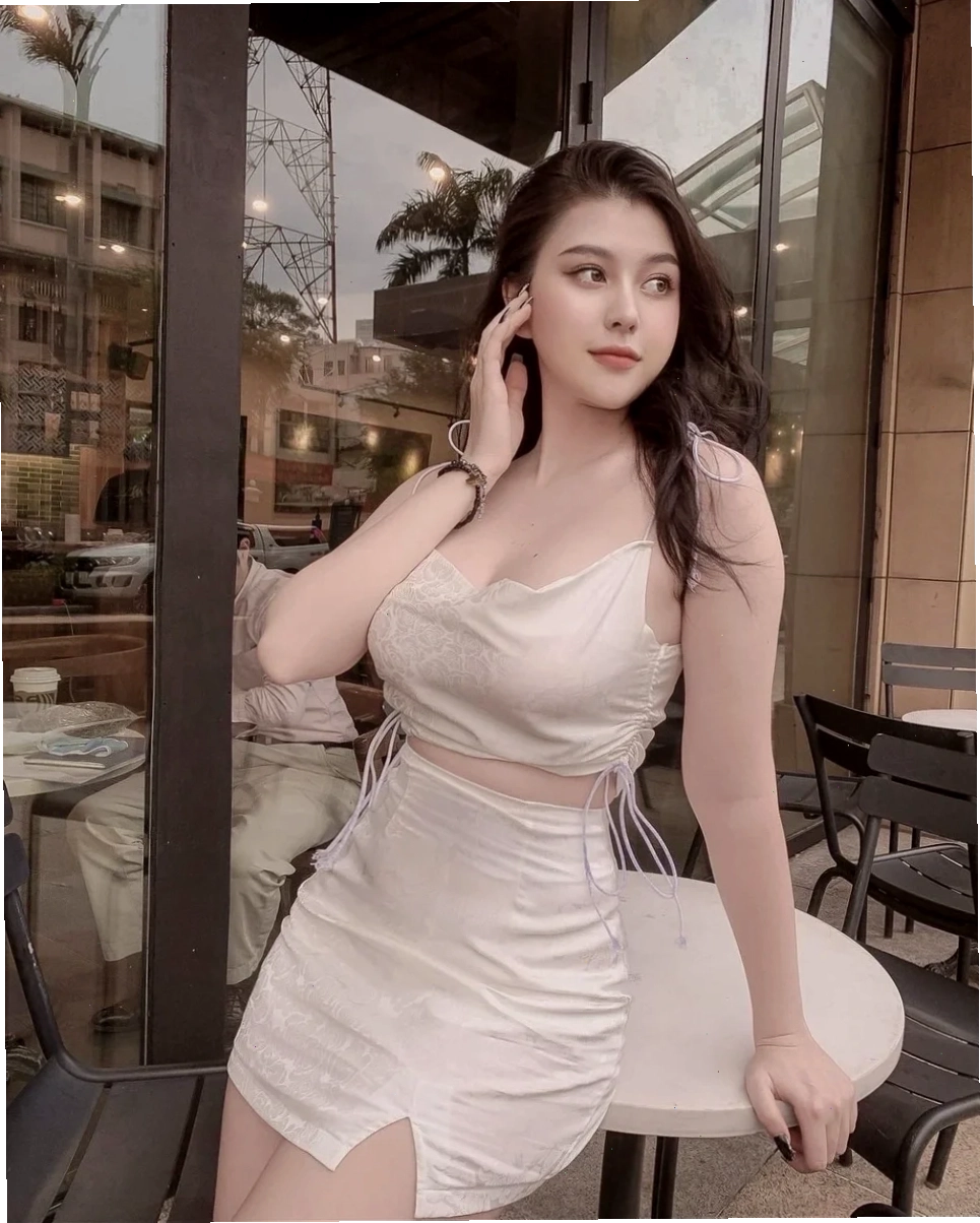 gái xinh to tròn đời thường