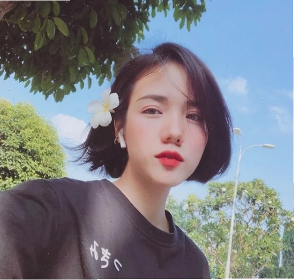 gái xinh tóc ngắn đeo kính gái xinh tóc ngắn sexy với kính