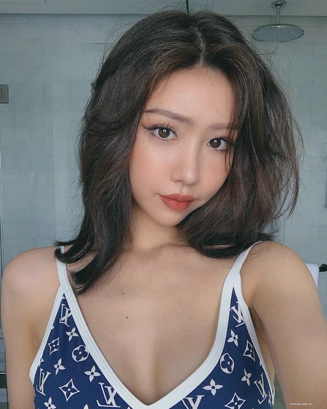 gái xinh tóc ngắn mặc váy gái xinh tóc ngắn sexy với váy