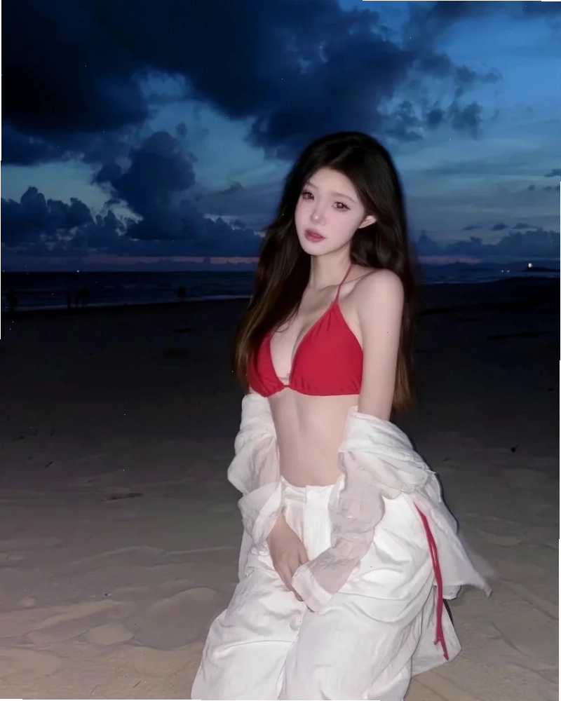 Gái xinh trung quốc bikini bên hồ bơi gái xinh trung quốc bikini tạo dáng bên hồ bơi