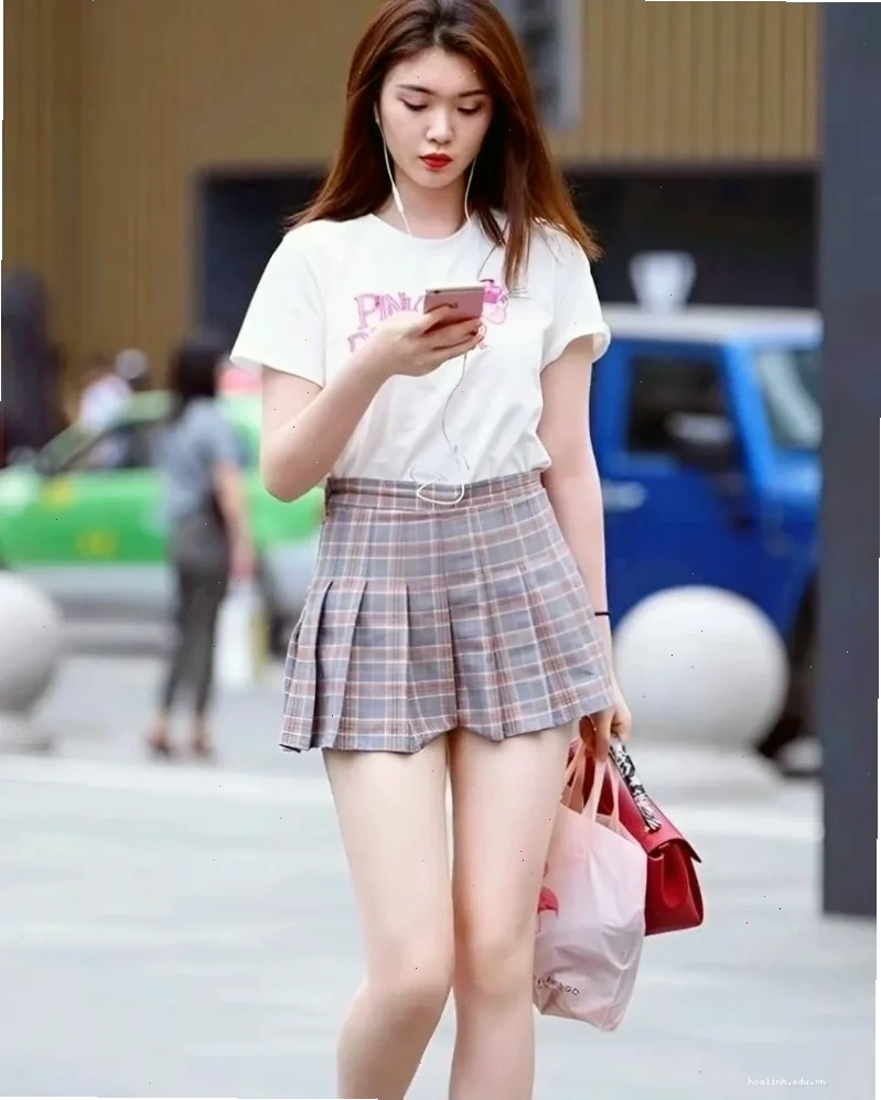 gái xinh trung quốc mặc váy ngắn duyên