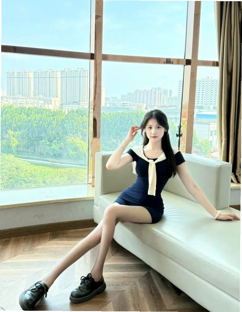 gái xinh trung quốc mặc váy siêu ngắn phong cách