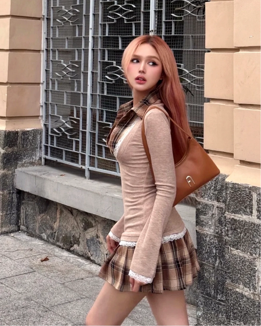 Sắc đỏ quyến rũ gái xinh váy ngắn sexy màu đỏ