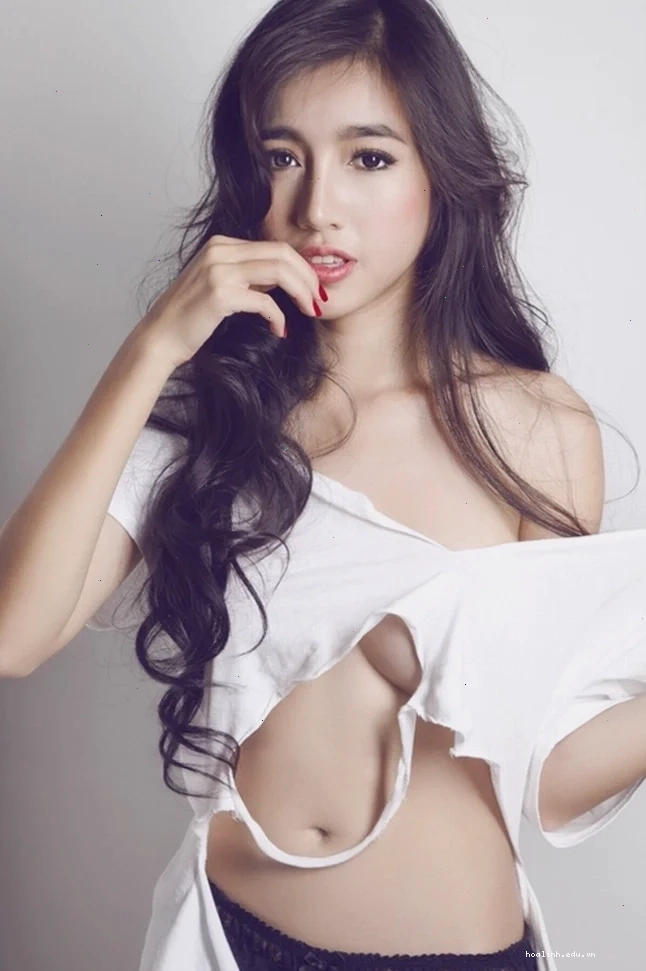 gái xinh việt nam khoe ngực căng mọng