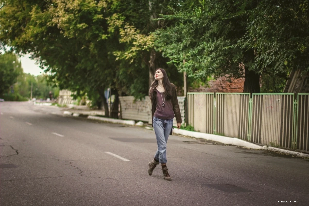 Góc nhìn về văn hóa du lịch, hình ảnh gái đứng đường