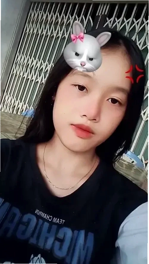 Mặt nhăn nhó Gương mặt nhăn nhó trong hình ảnh gái xấu nhất thế giới