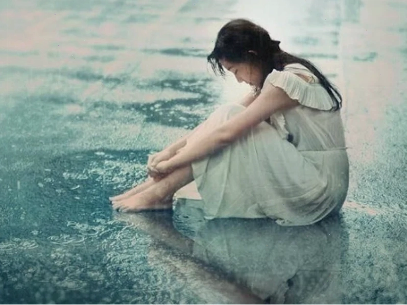 hình ảnh cô gái cô đơn một mình ngắm sao