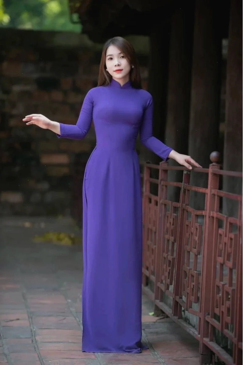 hình ảnh cô gái huế mặc áo dài tím cùng ô