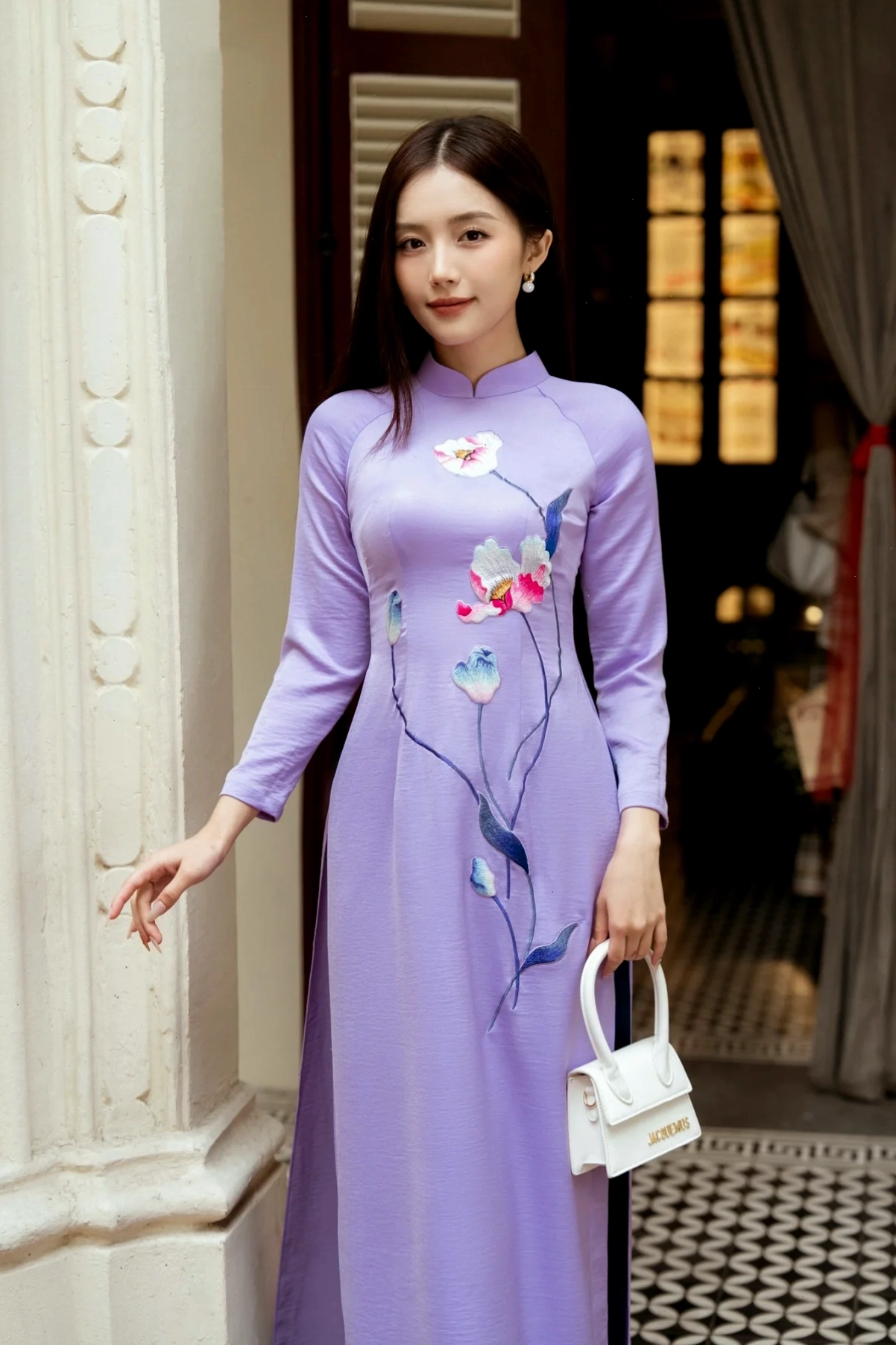 hình ảnh cô gái huế mặc áo dài tím với khăn đóng