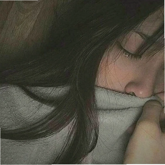 hình ảnh cô gái khóc trong đêm dưới ánh trăng