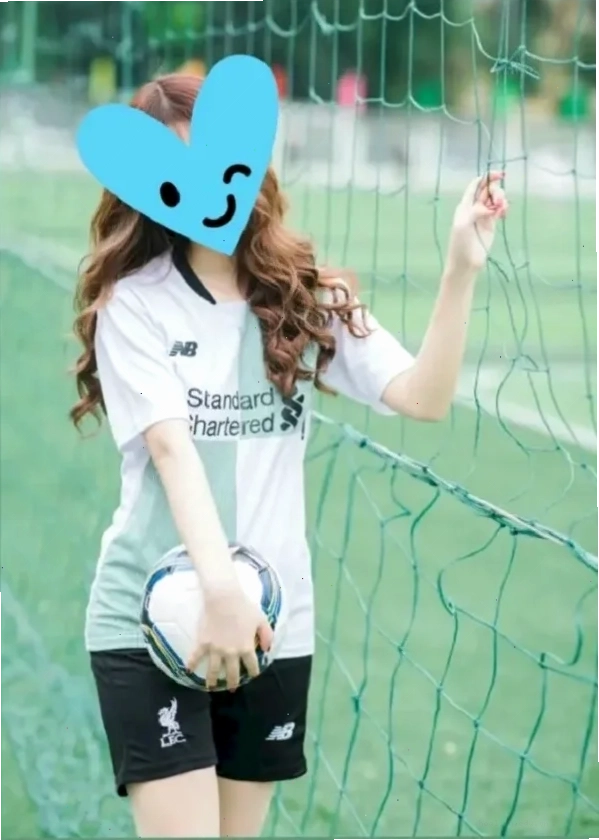 hình ảnh con gái mặc đồ chất đi dạo phố ban đêm
