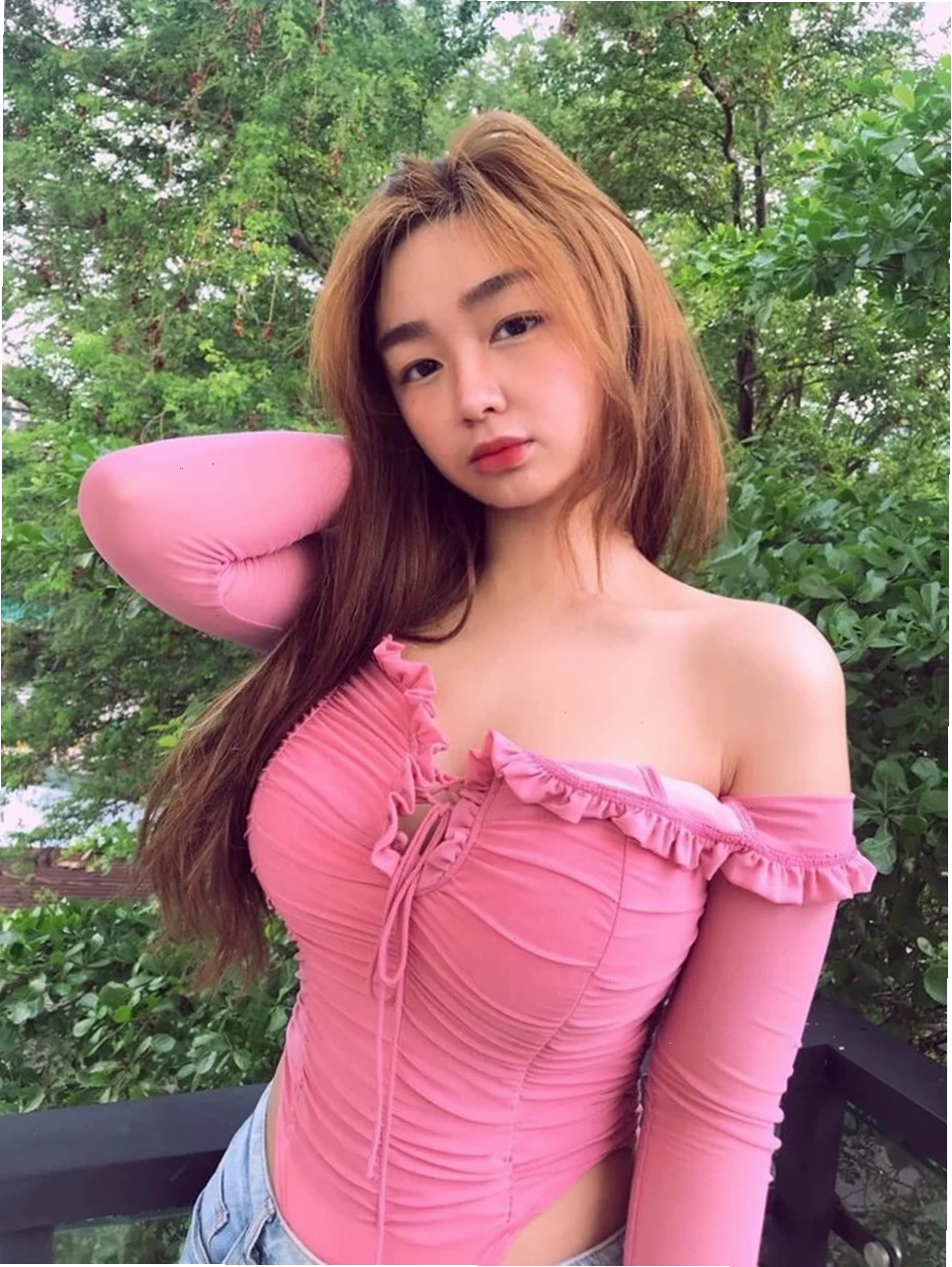 Hinh anh gai vòng 1 khủng đời thuong