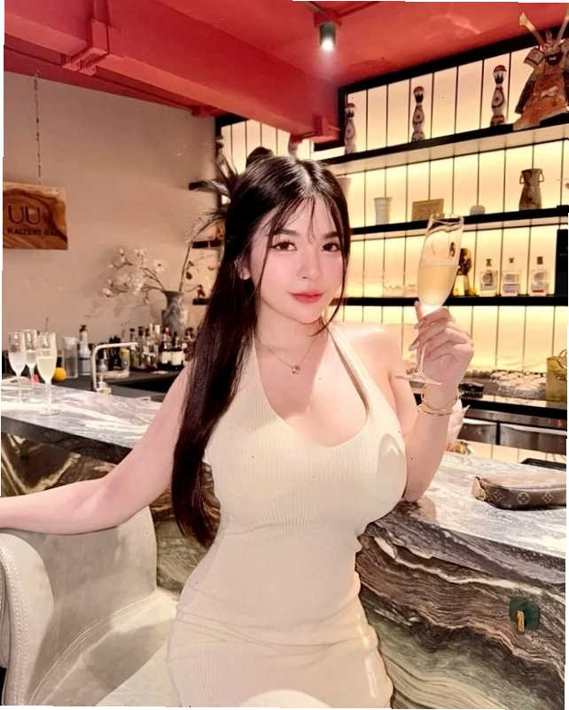 Hinh anh gai vòng 1 khủng năng dong