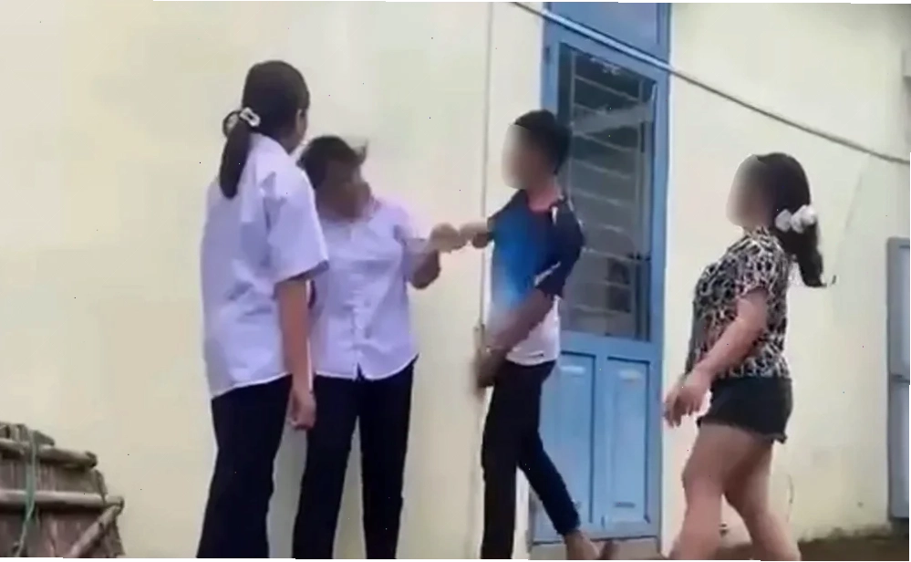 Không gian quán cà phê Hình ảnh gái vũ trường