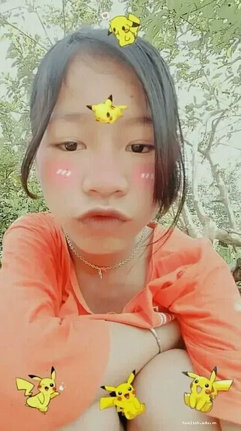 hình ảnh gái xinh hài hước cùng bạn bè