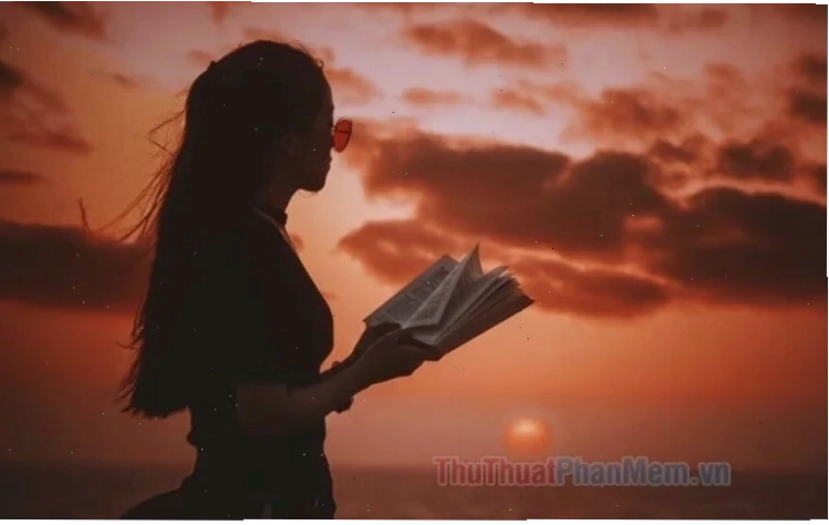 Ly trà ấm hình ảnh người con gái cô đơn bên ly trà