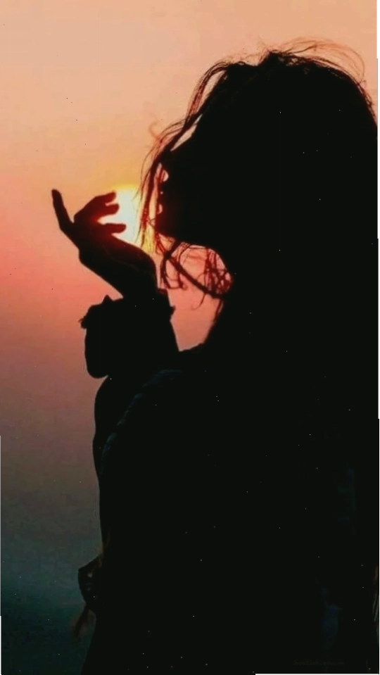 Bước đi dưới mưa hình ảnh người con gái cô đơn bước đi dưới mưa phùn