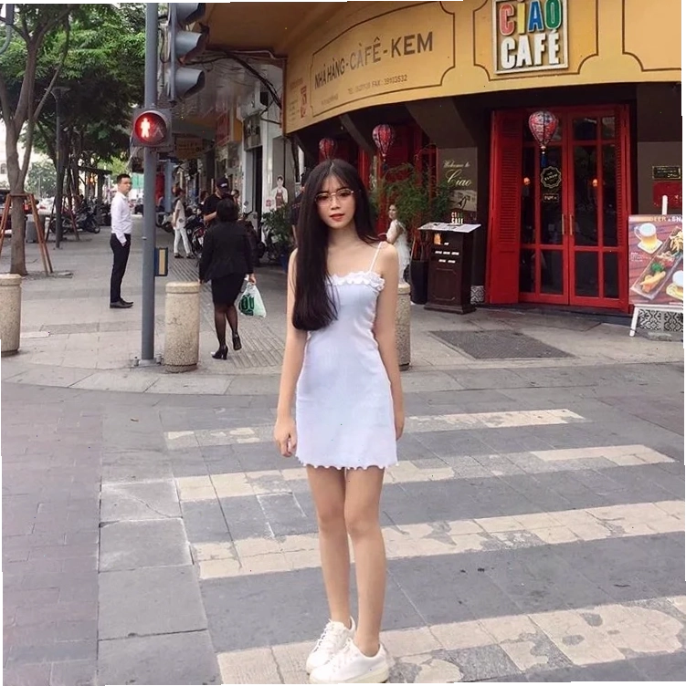 Hình ảnh nhóm du khách dàn hàng ngang, hình ảnh gái đứng đường